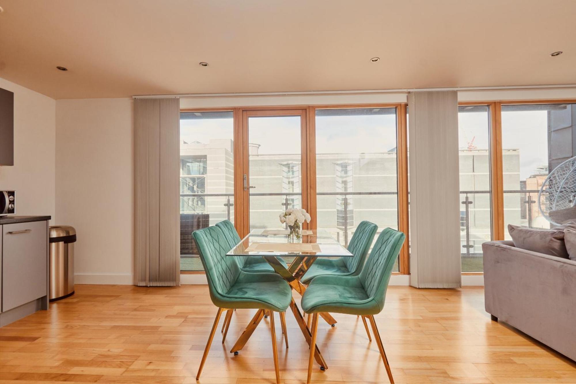 Dock Apt, Free Secure Parking! 2 Bed * Leeds (West Yorkshire)