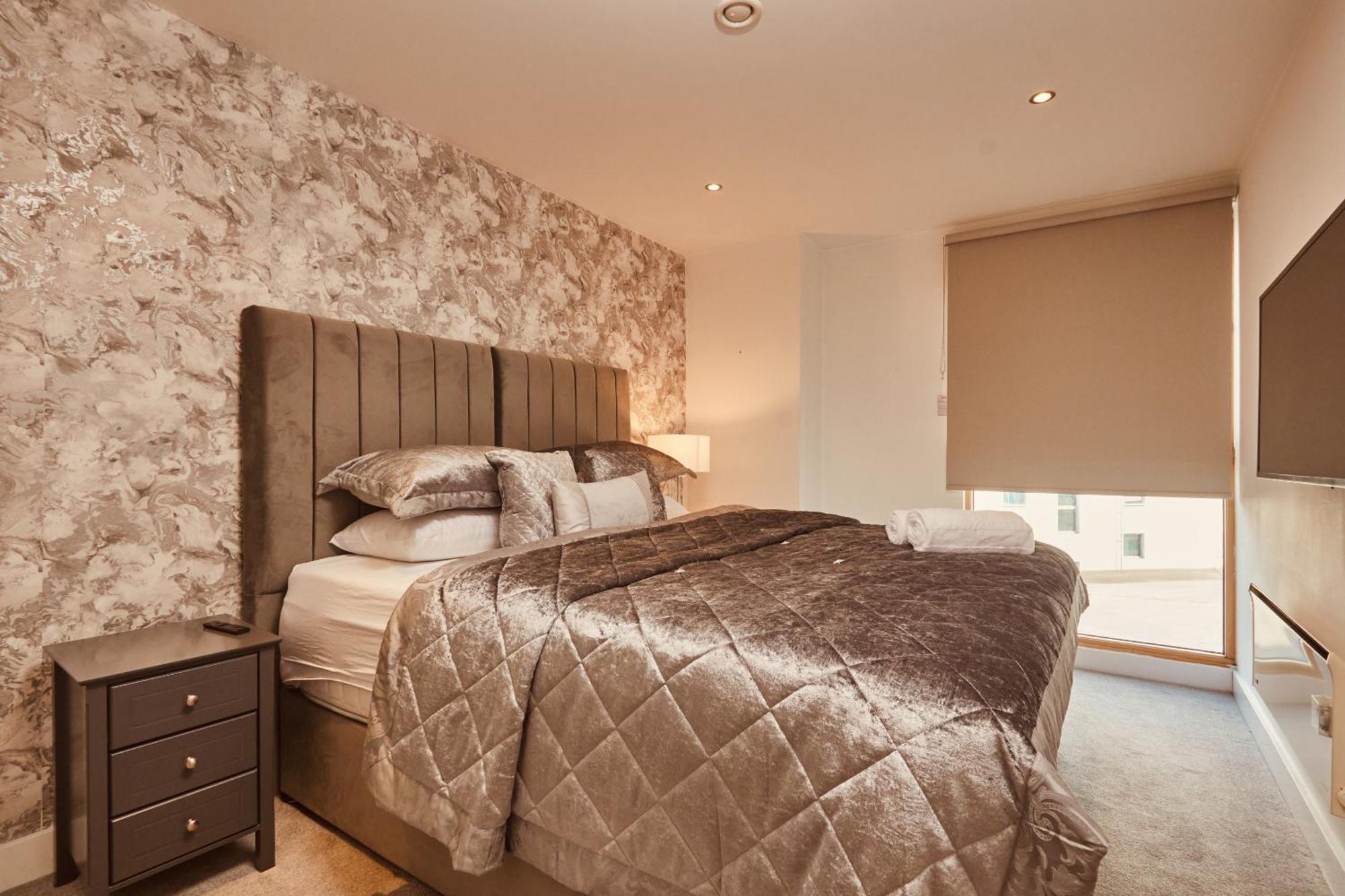 Apartment Dock Apt, Free Secure Parking! 2 Bed Leeds (West Yorkshire)