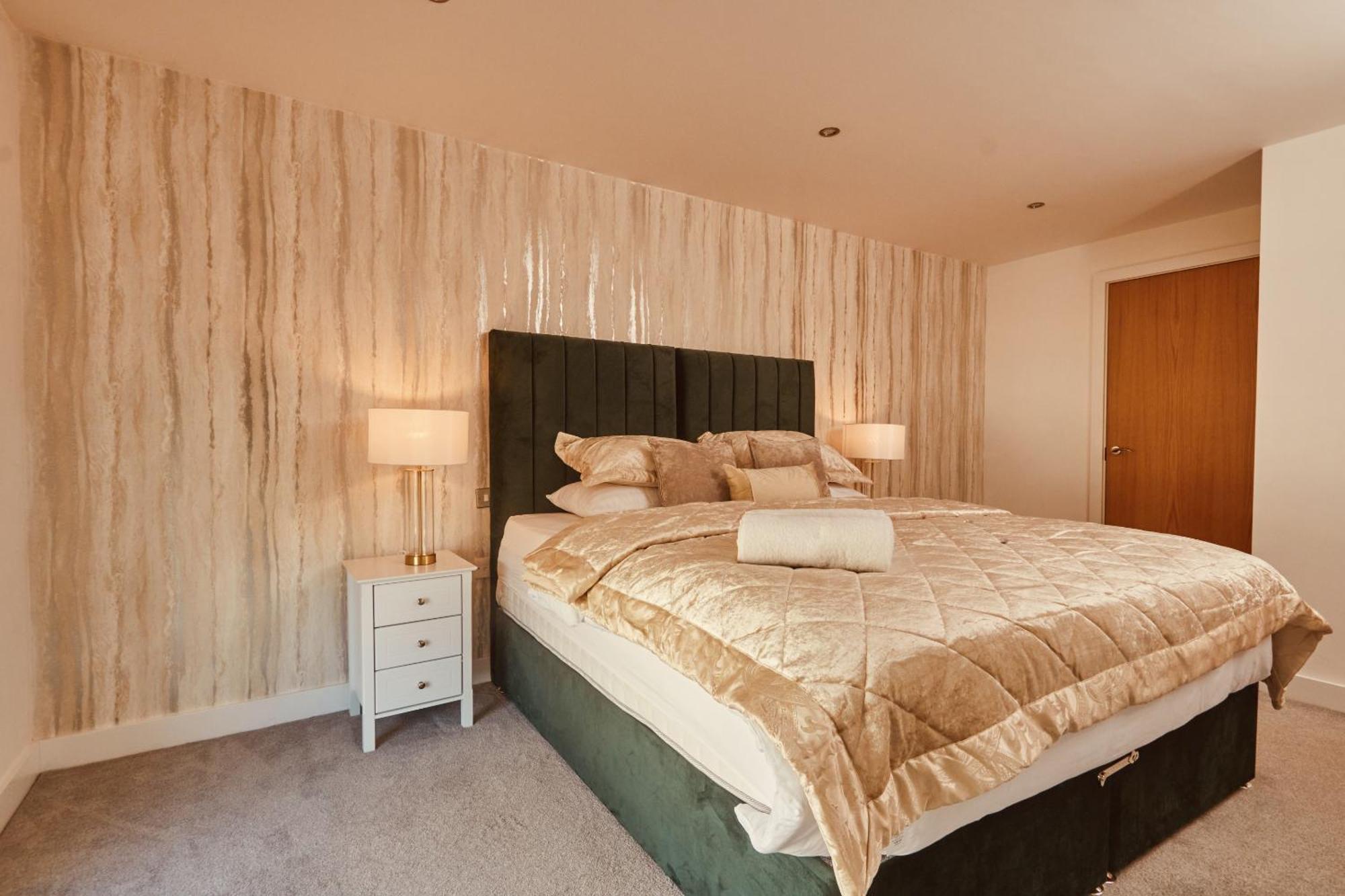 Dock Apt, Free Secure Parking! 2 Bed Leeds (West Yorkshire)